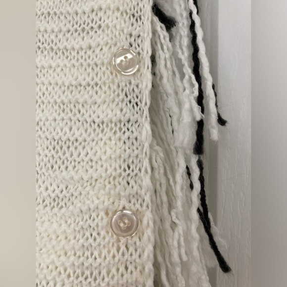 NWT LuLaRoe Mimi shawl buttons fringe poncho sweater knit black and white - Picture 5 of 6